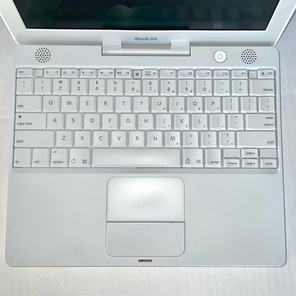 As is iBook G4 Apple 2005 model a1133, all parts in good condition except screen - Picture 2 of 10